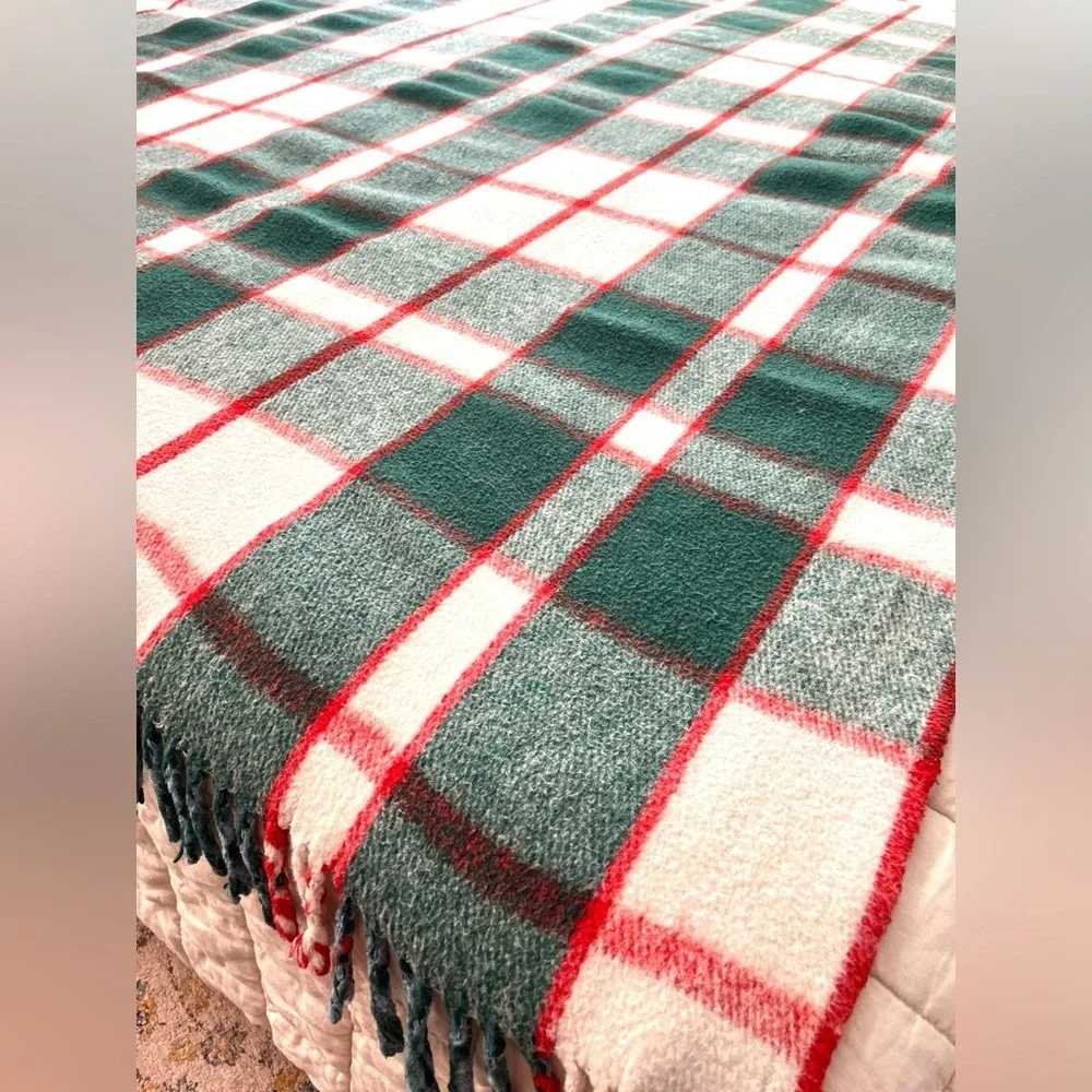 Vintage Cotton Multicolor Plaid Fringed Stadium/Camping Blanket 63 x 78